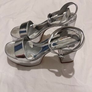 Larroudé Silver Platform Block Heel Sandals Size 11 Metallic Ankle Strap